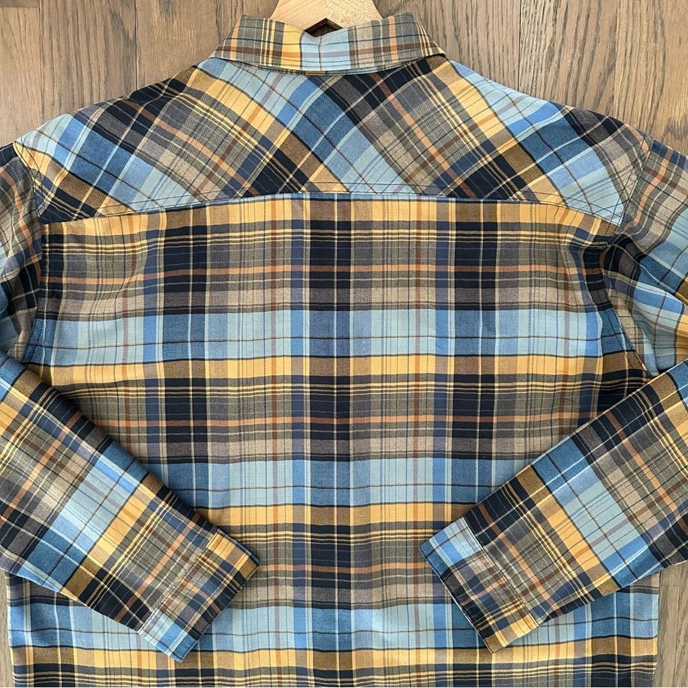 Patagonia Men's Flannel Organic Cotton Shirt Blue, Navy, and Yellow Size Large - Picture 8 of 8